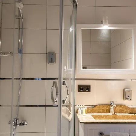 Otel Mugwort & 4*